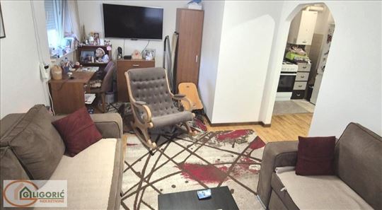 Odličan 2.0-sa parking mestom