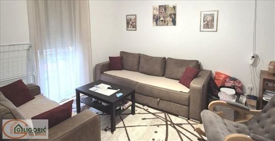 Odličan 2.0-sa parking mestom