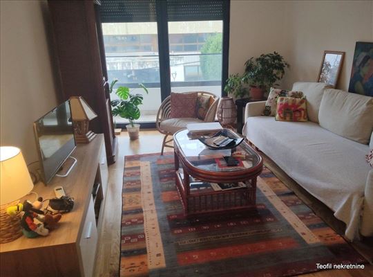 Pančevo centar, nov lux, 60m2, II/IV, lift, garaža