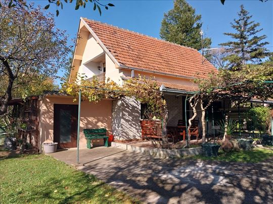 Porodicna kuca u Sumaricama