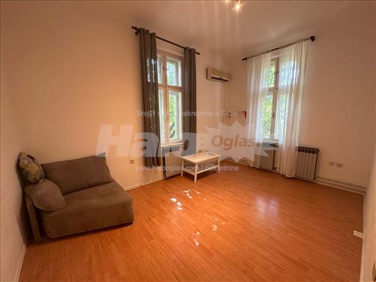 Salonski stan na Vračaru 50kv