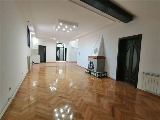 Stambena zgrada 227m2 dve etaže - centar