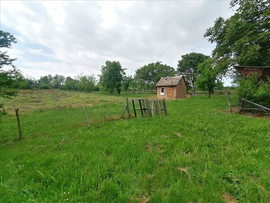 Vikendica na lepom mestu , plac 4698m2, Jazak selo