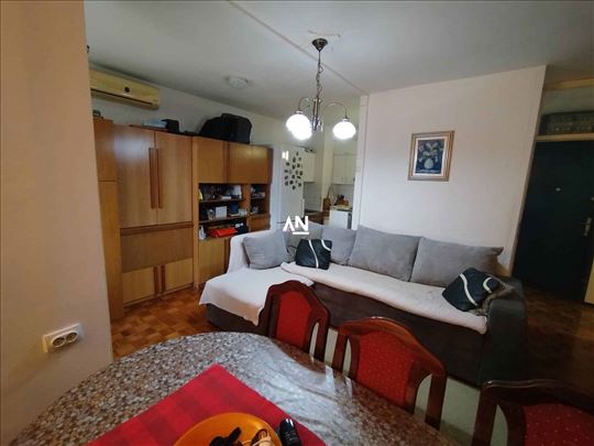 Voždovac, Banjica, Paunova, komforan, svetao, poro