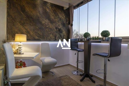 Vojvode Šupljikca. Atraktivan penthaus iz 2010-e. 