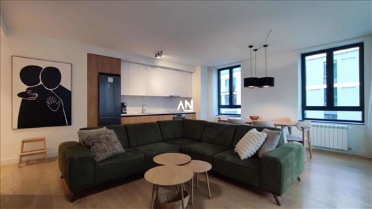 BW. Upravo izgrađena zgrada. Garažno m. Opremljen.