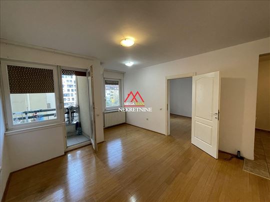 Izdaje se dvosoban stan – Bulevar oslobođenja