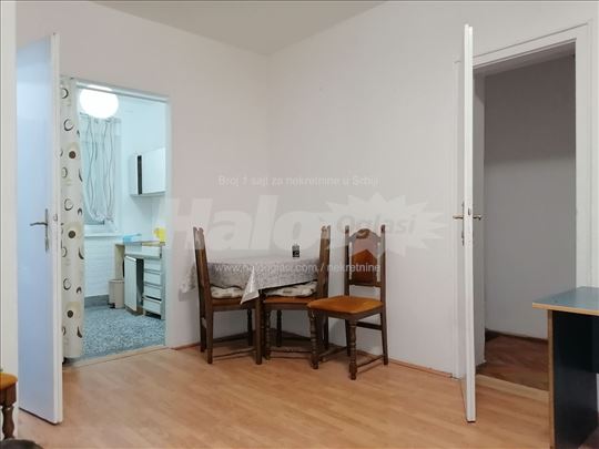 izdaje se jednoiposoban stan u centru Sapca