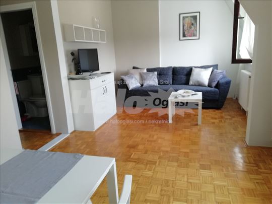 Izdaje se stan na Čukaričkoj Padini Ada Ciganlija