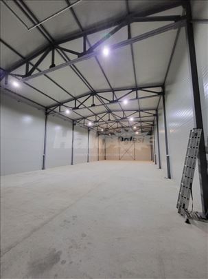 Izdajem halu 400m2 Batajnica