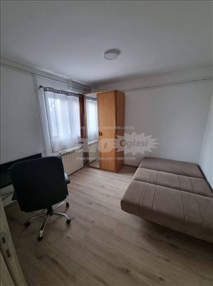 Izdajem Sobu u Dvosobnom Stanu od 55m2