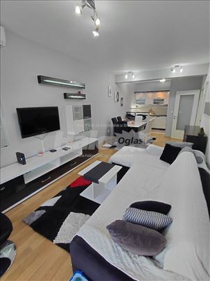 Izdajem stan 60m2 Adakalska ulica Paraćin