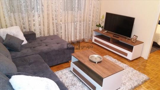 Jednoiposoban stan kod Arene