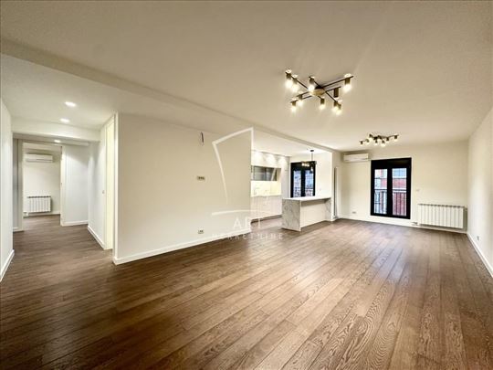 Lux novogradnja u srcu Vračara ID#12929