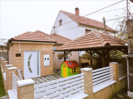 Na prodaju renovirana kuća u Zemunu