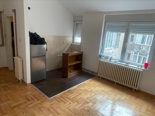 Odličan stan na  Lionu