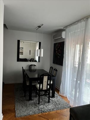 Prostran stan na Grbavici 90m2