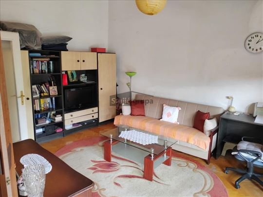 Prostran, svetao, blizina Ade