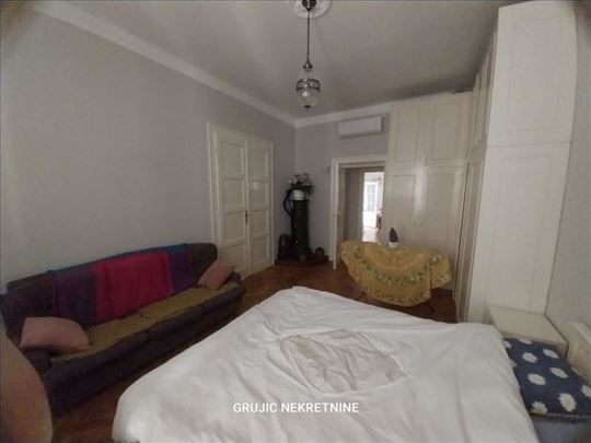 Stari Grad,Skadarlija,3.0,salonac ID#1653