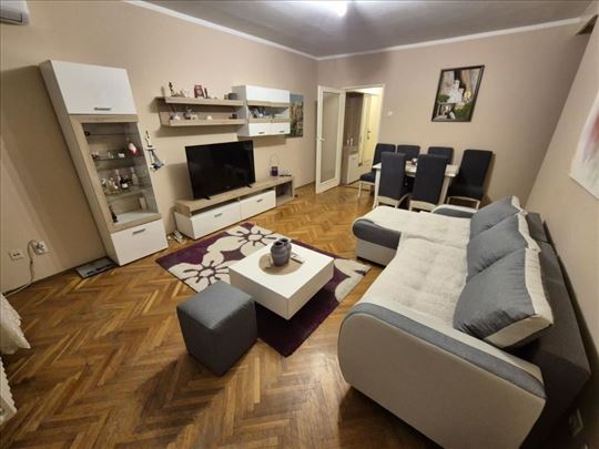 Trosoban komforan u bloku 33 ID#18769