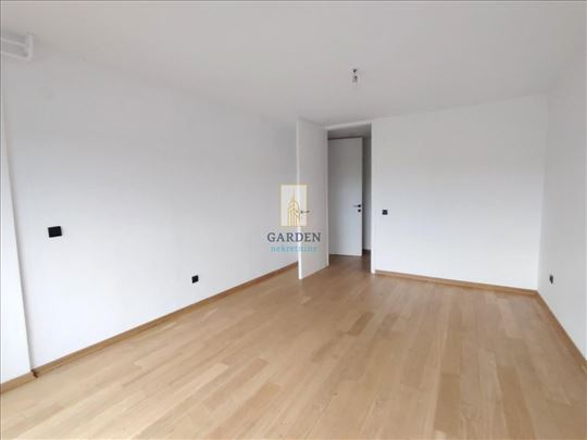 Četvorosoban uknjižen stan na Konjarniku