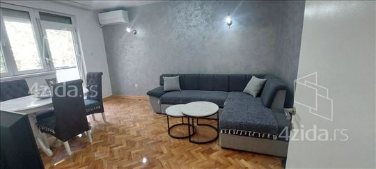 Dvosoban stan u ul.Zelena Gora, lux sredjen