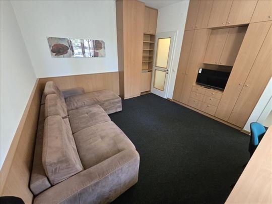 Izdaje se manji stan kod Liona,novogradnja ID#7187