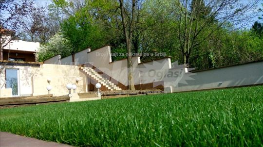 Izdajem kucu 180 m2 Zvezdarska suma 