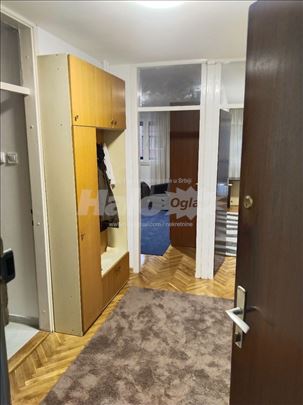 Izdajem renoviran i potpuno namešten stan u Borči