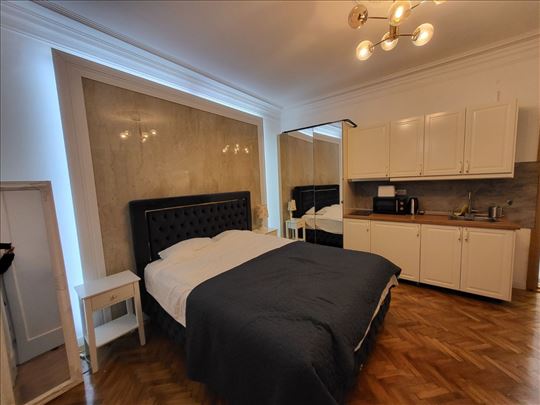 Izdavanje 2 Lux garsonjere - cena sa troškovima