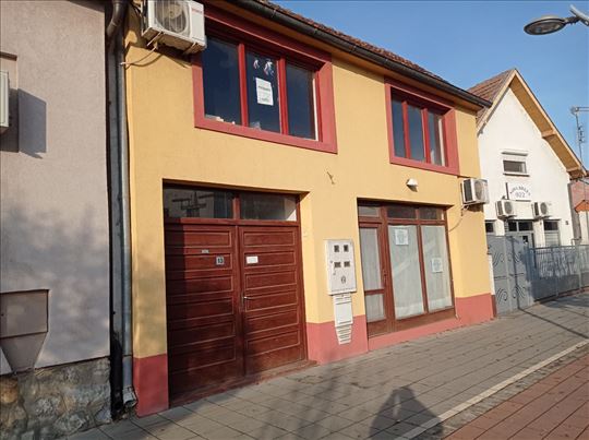 Na prodaju kuća u Sremskoj Mitrovici 275m2