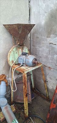 Na prodaju mlin za kukuruz