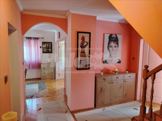 Odličan četvorosoban dupleks stan 124 m², uknjižen