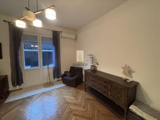 Odličan salonac, 2,5 , Lipov Lad