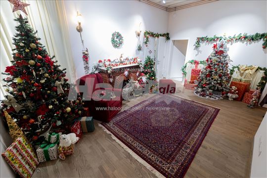 Opremljen kanc.prostor od 270 kv u centru izdajem