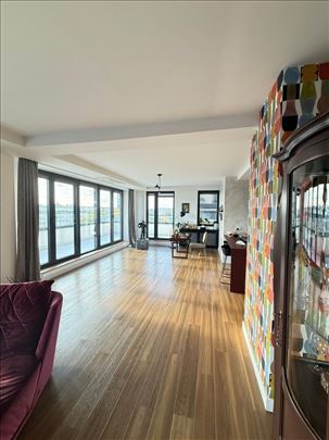 PENTHAUS - Novi Merkator 213m2, 5.0. Sa Pogledom 