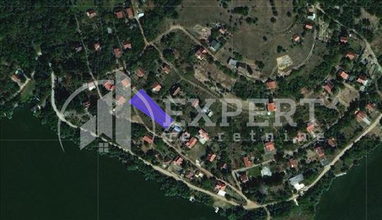 Plac  na  Bovanskom  jezeru - Vrški  deo (preko pu