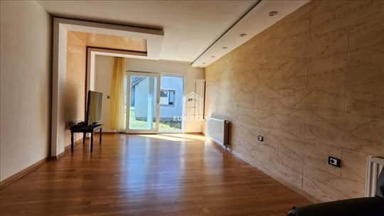 Porodična oaza na izuzetnoj lokaciji u Sremčici ID