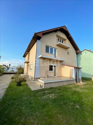 Prodaja prostrane i svetle kuće Sremska Mitrovic