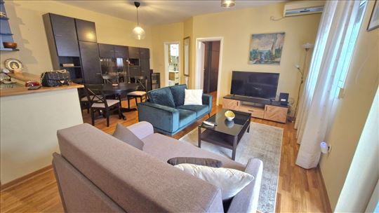 Stan kod Hrama,novogradnja,garaza