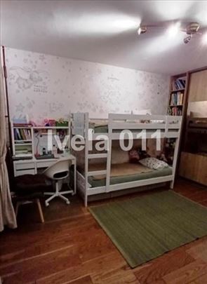 Uknjižen renoviran stan na Vidikovcu ID#4006