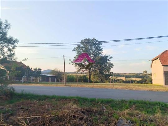 Velika Ivanča, dve parcele površine 62 ara, deljiv