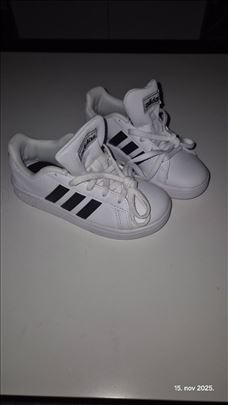 Adidas patike br 28