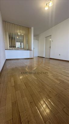 Dvoiposoban stan kod Arene, pogodan za poslovni pr