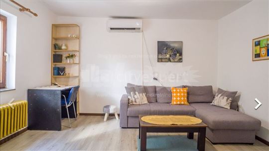 Dvosoban stan, Cvetkova pijaca