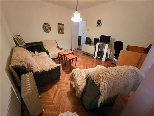 Dvosoban stan na prvom spratu