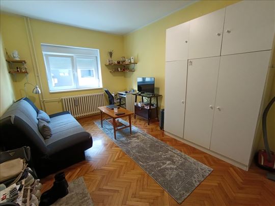 Garsonjera kod socijalnog! Uknjižena i bez tereta!