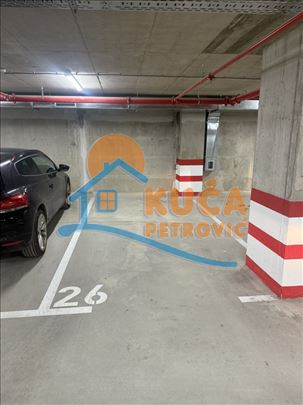 Izdaje se garažno mesto na Bulevaru Nemanjića, 13m
