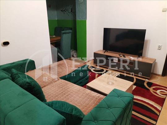 Izdaje se odlična prizemna kuća u blizini centra N