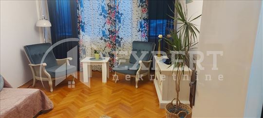 Izdaje se trosoban stan kod Lutkarskog pozorišta,